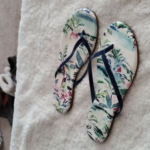 Lauren Conrad flip flops
